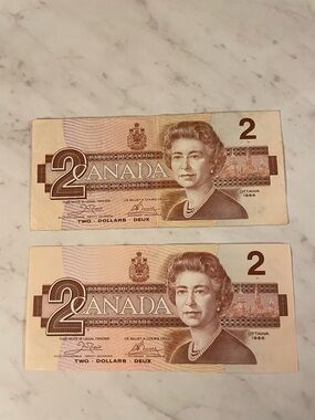 1986 2 set - Vintage Canada Two Dollar Banknotes - circulated